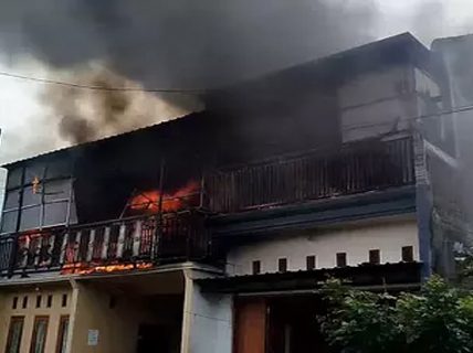 Kebakaran Landa Home Industry Sepatu di Dusun Karangsari Blimbingsari