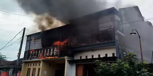 Kebakaran Landa Home Industry Sepatu di Dusun Karangsari Blimbingsari