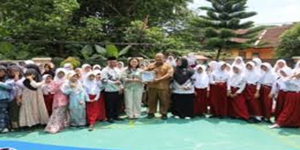 Poltekesos dan Diskominfo Edukasi Siswa SDN Timbang Bijak Gunakan Gadget