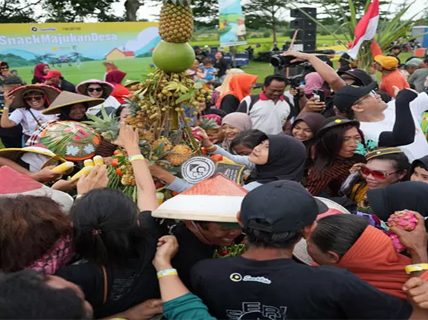 SnackVideo Gandeng Petani Kediri Pakai Drone Untuk Pertanian Berkelanjutan