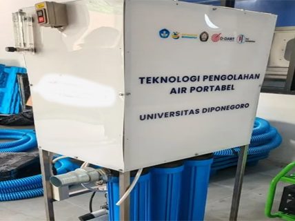 Undip Hadirkan Teknologi Air Minum Portabel Bantu Warga Banjir Sumbar