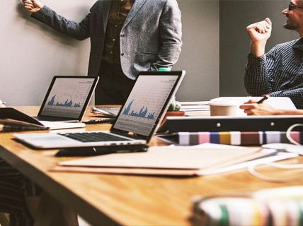 Strategi Bisnis Hadapi Tekanan Global Teknologi Pada 2026